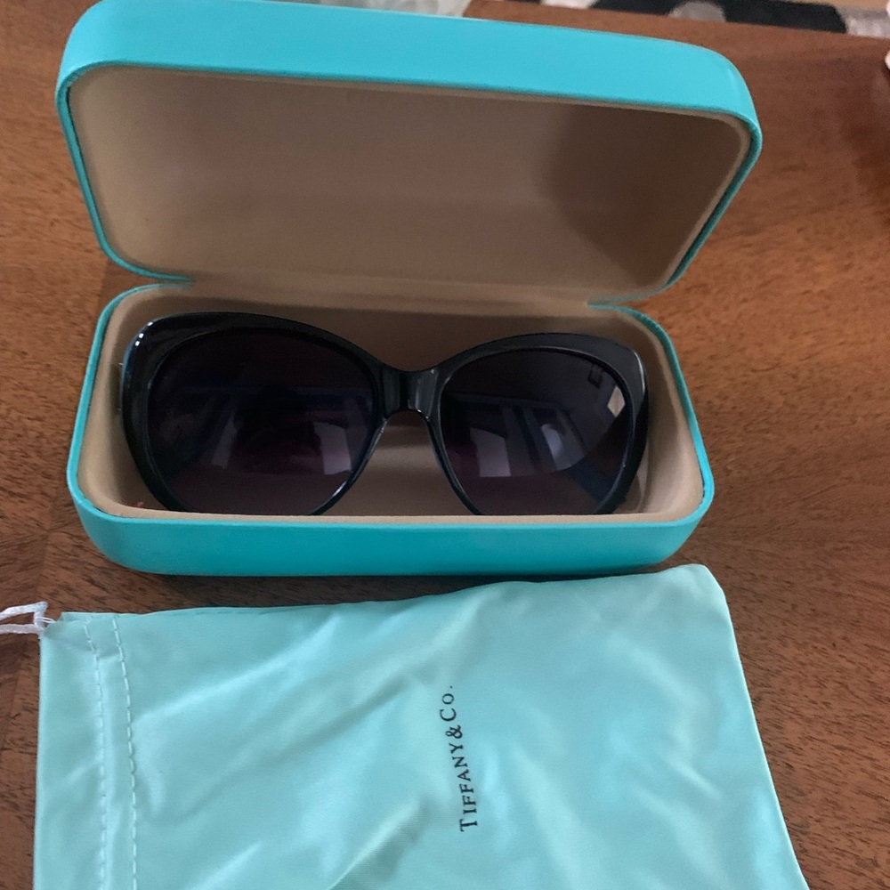 Designer inspired black frame sunglasses